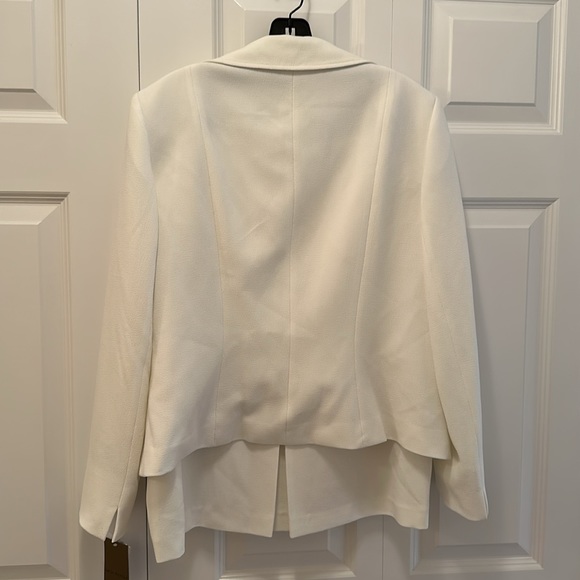 Woman’s Nipon Boutique Vanilla Color Suit - Picture 5 of 11